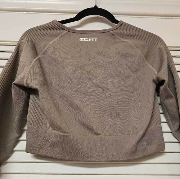 ECHT - Divine Series Workout Athletic Crop Top With Thumb Holes - Picture 3 of 6